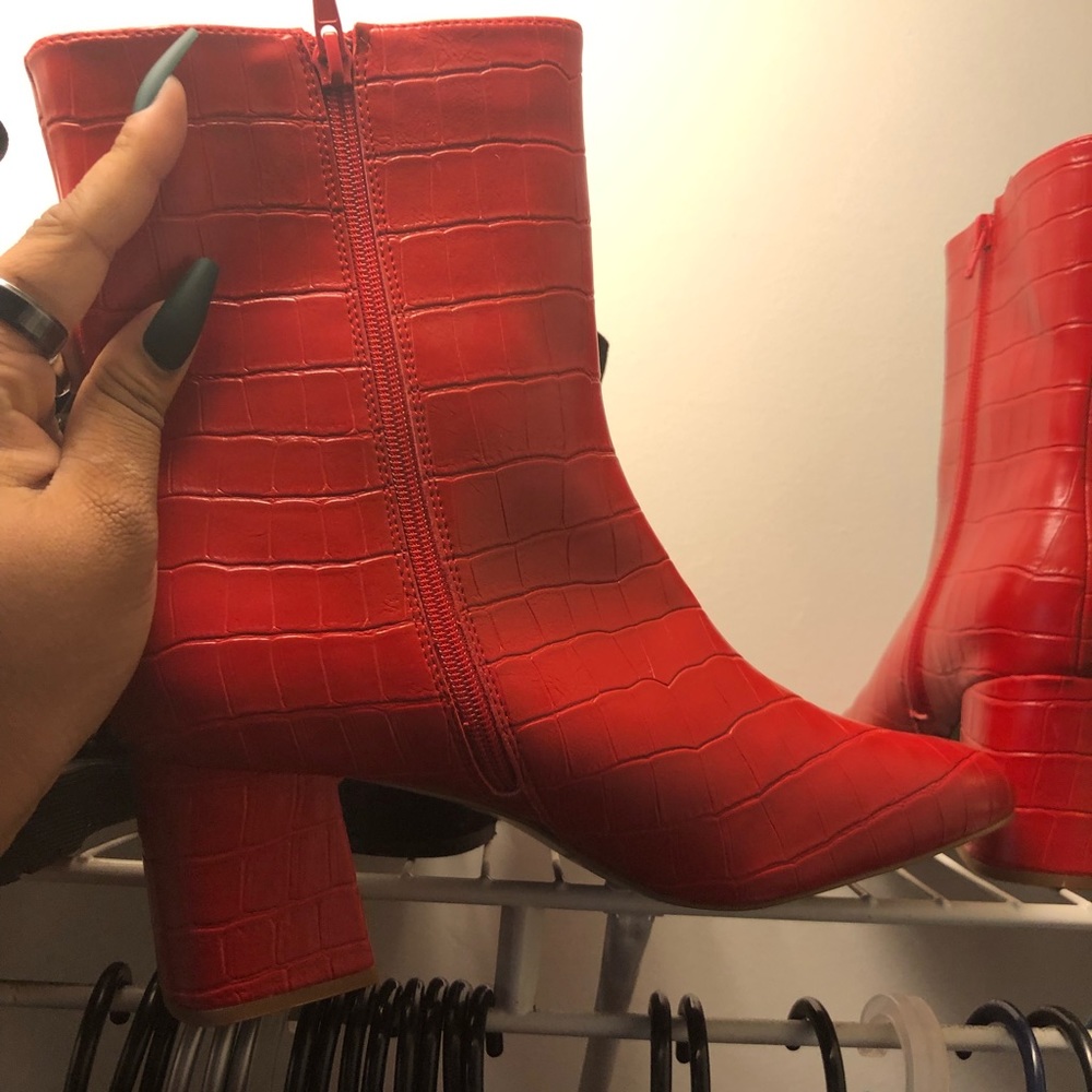 Trevi bootie (WILL TAKE OFFERS)